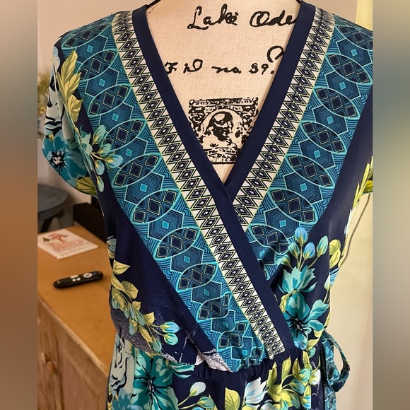 Nina Leonard - Colorful V-neck Faux Wrap Dress - Short Sleeves - Picture 4 of 13